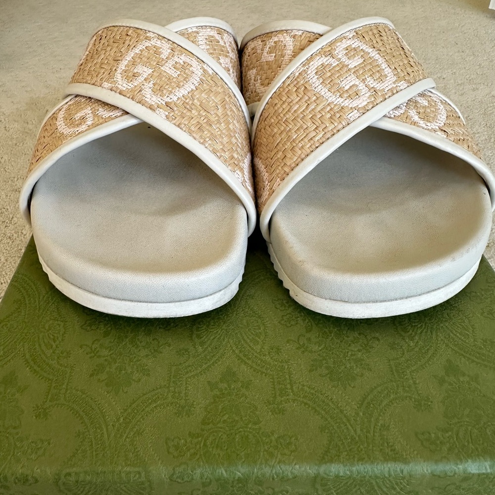 GUCCI Crossover Strap Raffia And Leather Sandals - Picture 6 of 14